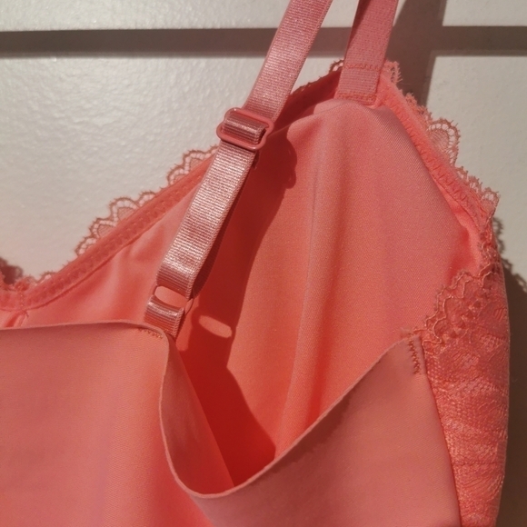 NEW with tags Adrienne vittadini medium peach wireless bra - Picture 6 of 6